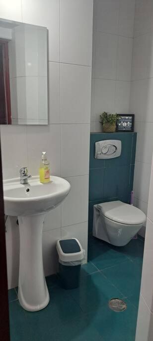 Mendes Family Homestay - B&B In The Heart Of 프라이아 외부 사진