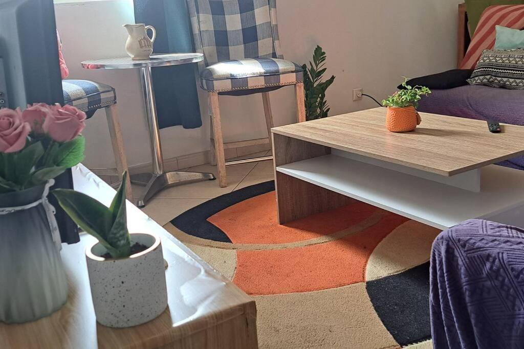 Mendes Family Homestay - B&B In The Heart Of 프라이아 외부 사진
