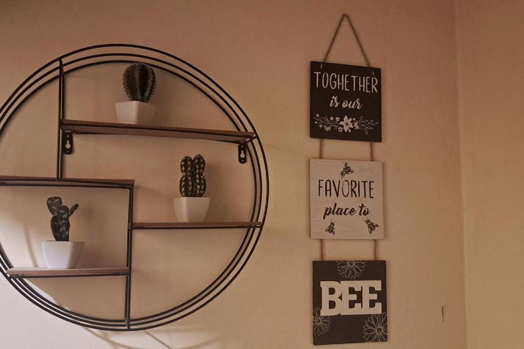 Mendes Family Homestay - B&B In The Heart Of 프라이아 외부 사진