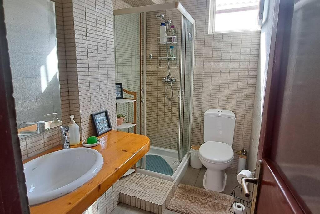 Mendes Family Homestay - B&B In The Heart Of 프라이아 외부 사진