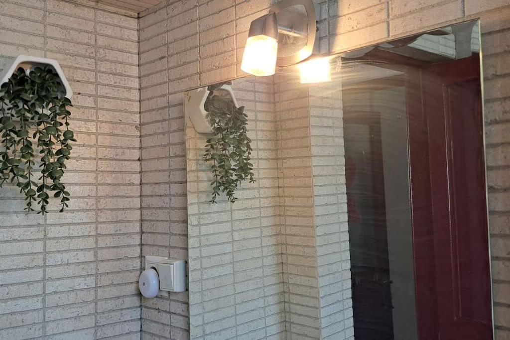Mendes Family Homestay - B&B In The Heart Of 프라이아 외부 사진