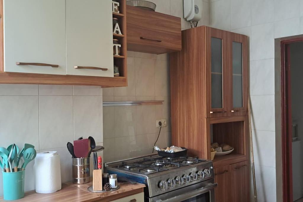 Mendes Family Homestay - B&B In The Heart Of 프라이아 외부 사진