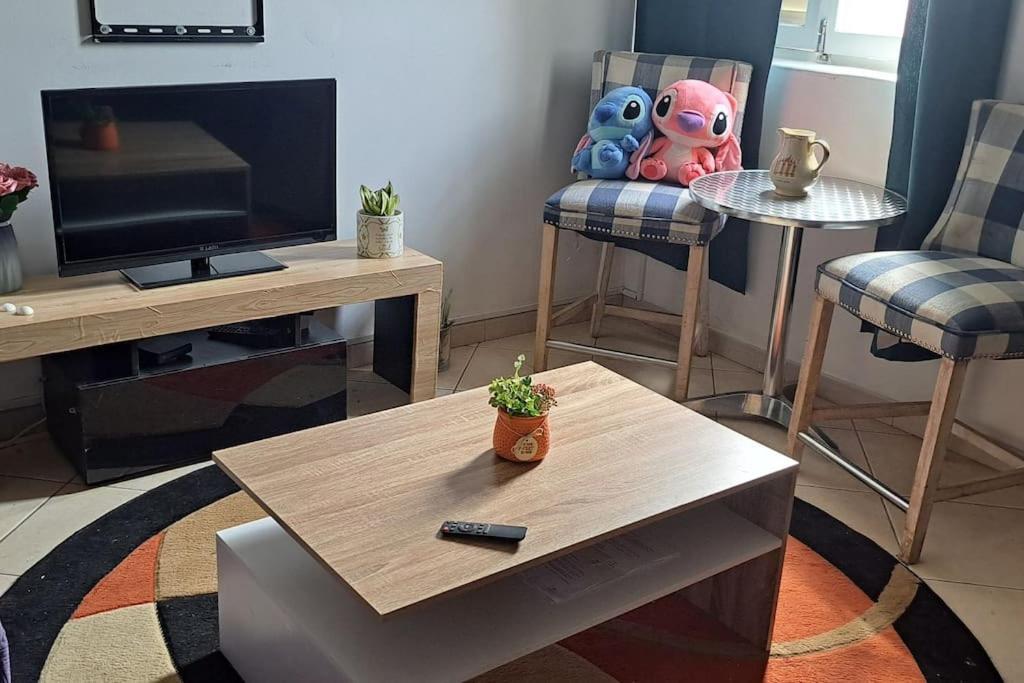 Mendes Family Homestay - B&B In The Heart Of 프라이아 외부 사진