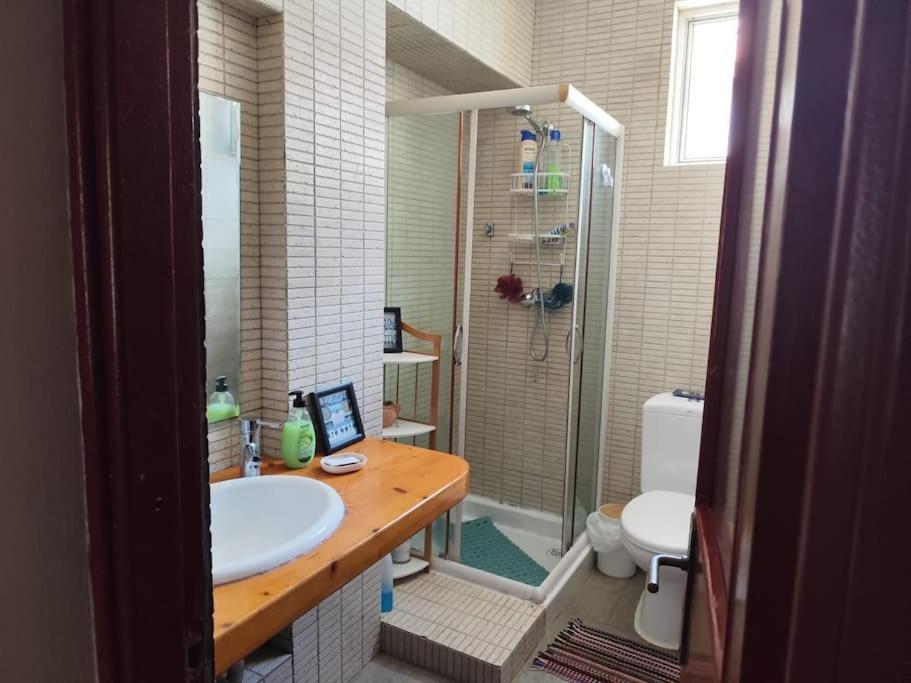 Mendes Family Homestay - B&B In The Heart Of 프라이아 외부 사진